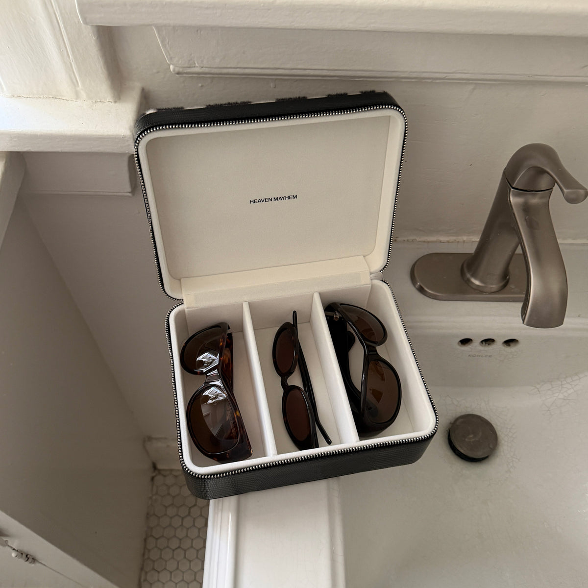 AURORA EYEWEAR STORAGE